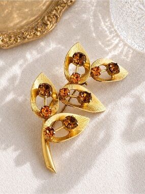 Vintage Gold tone, Amber Rhinestone Brooch
